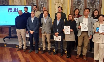 El acto de entrega de diplomas clausura la VIII edición del curso formativo de la AEFA